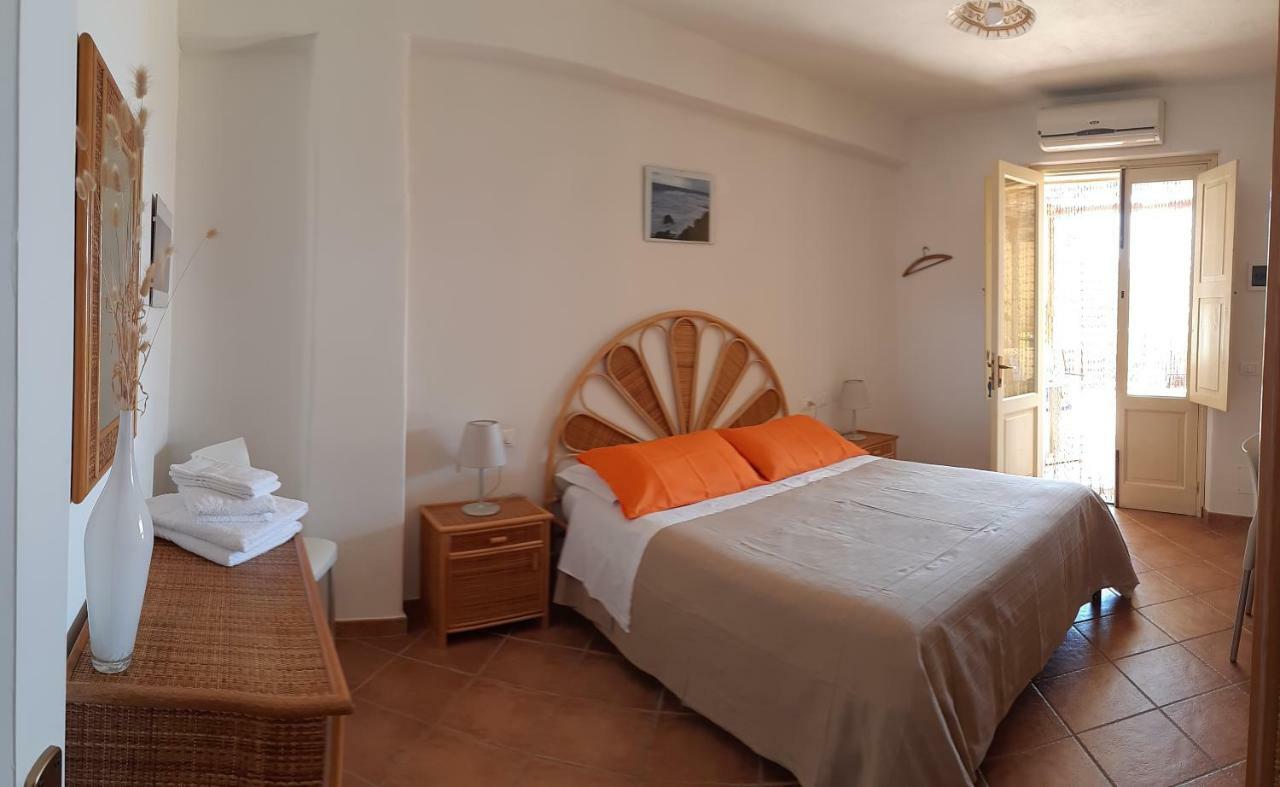 Albergo Seaside Leni Exteriér fotografie